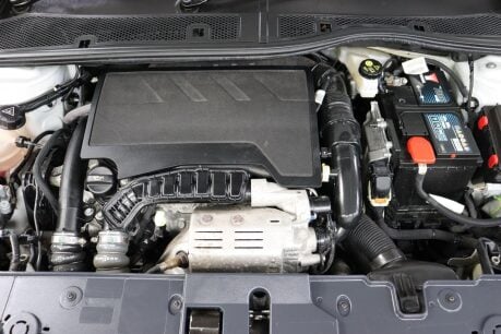 Peugeot 208 PURETECH ALLURE S/S 44