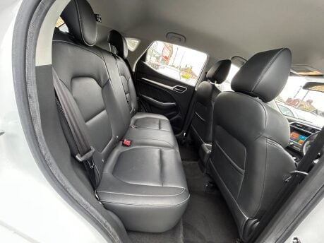 MG ZS EXCLUSIVE 11