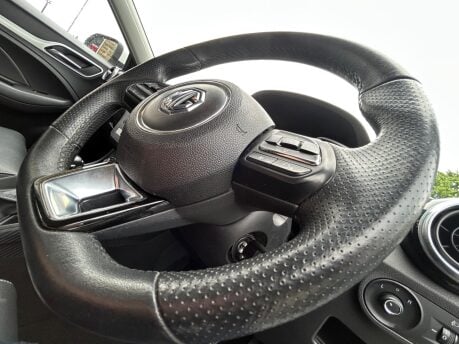 MG ZS EXCLUSIVE 17