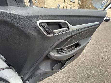 MG ZS EXCLUSIVE 14