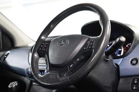 Hyundai i10 PREMIUM SE 13