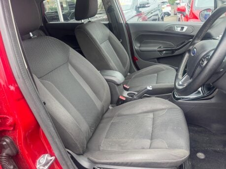 Ford Fiesta TITANIUM 7