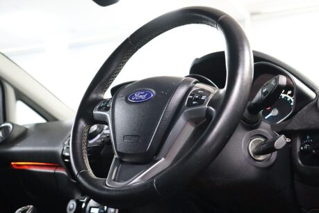 Ford Fiesta TITANIUM 13