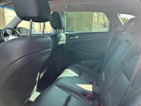 Hyundai TUCSON CRDI PREMIUM SE 11