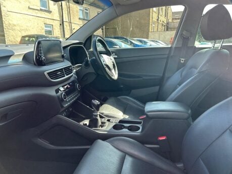Hyundai TUCSON CRDI PREMIUM SE 13