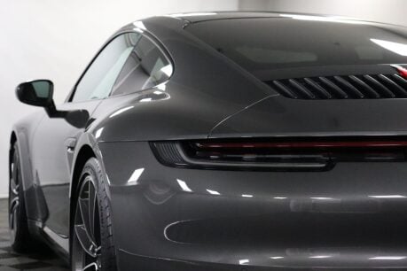 Porsche 911 CARRERA PDK 24