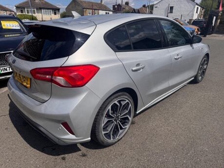 Ford Focus ST-LINE X 8