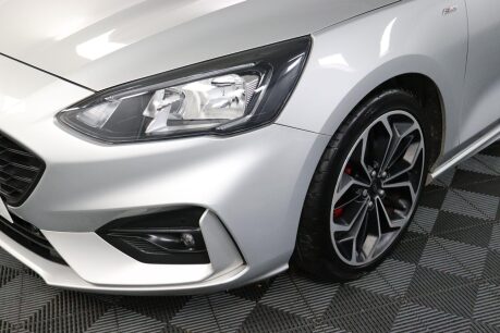Ford Focus ST-LINE X 32
