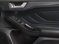 Ford Focus ST-LINE X 38