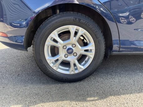 Ford B-Max ZETEC NAVIGATOR 11