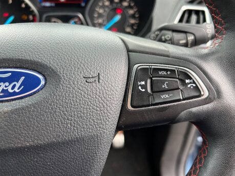 Ford Kuga ST-LINE TDCI 12