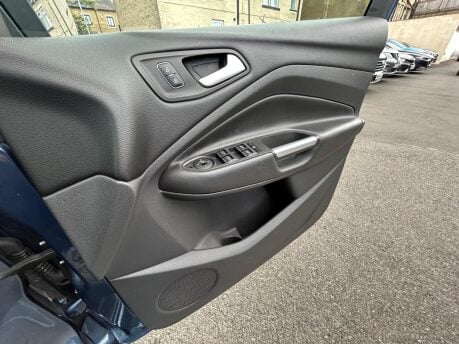 Ford Kuga ST-LINE TDCI 13