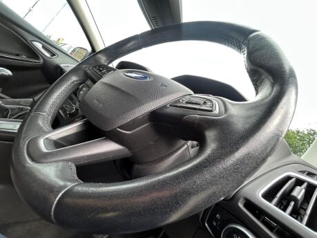 Ford Focus TITANIUM 16