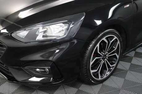 Ford Focus ST-LINE X 32