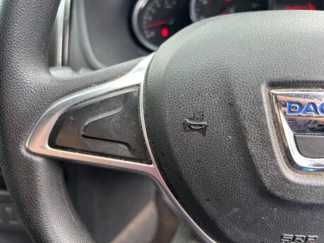 Dacia Sandero ESSENTIAL SCE 13
