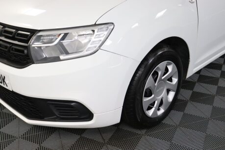 Dacia Sandero ESSENTIAL SCE 32