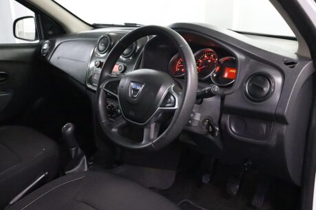 Dacia Sandero ESSENTIAL SCE 4