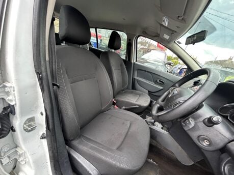 Dacia Sandero ESSENTIAL SCE 10