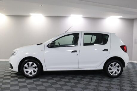Dacia Sandero ESSENTIAL SCE 18