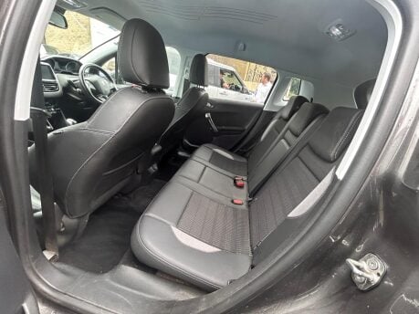 Peugeot 2008 PURETECH ALLURE 11