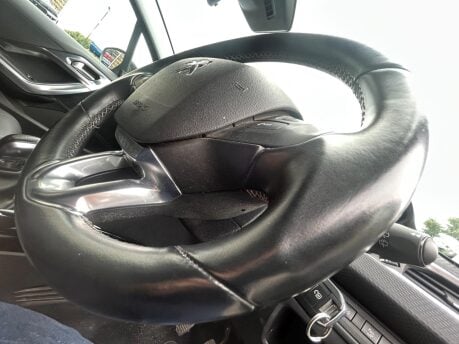 Peugeot 2008 PURETECH ALLURE 17
