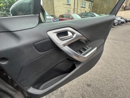Peugeot 2008 PURETECH ALLURE 15