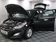 Hyundai i30 CRDI SE BLUE DRIVE 17
