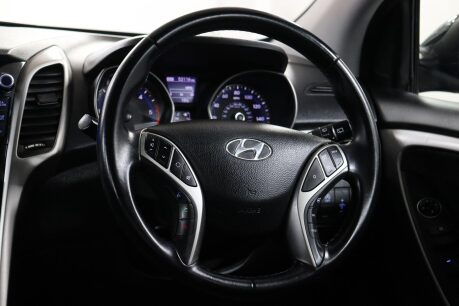 Hyundai i30 CRDI SE BLUE DRIVE 44