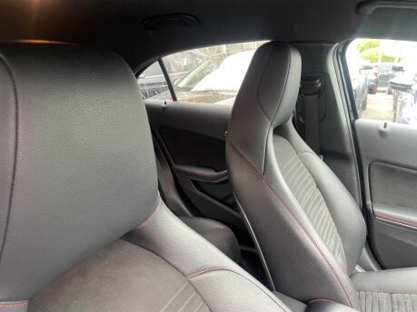Mercedes-Benz A Class A 200 D AMG LINE EXECUTIVE 12