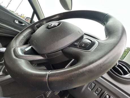 Renault Captur ICONIC TCE 18
