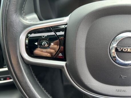 Volvo V90 T4 MOMENTUM PRO 16