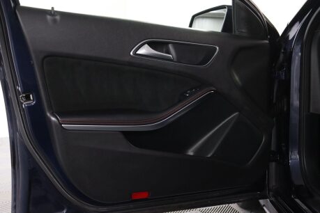 Mercedes-Benz A Class A 180 AMG LINE EXECUTIVE 44