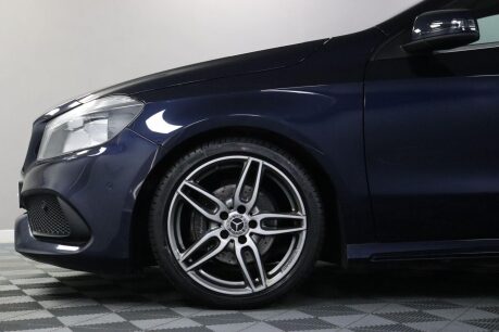 Mercedes-Benz A Class A 180 AMG LINE EXECUTIVE 28