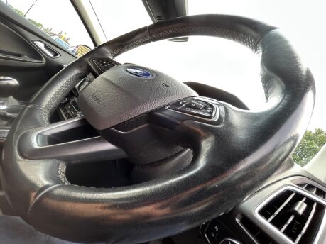 Ford Focus TITANIUM 18