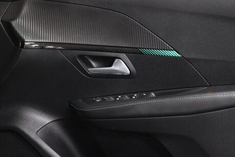 Peugeot 208 PURETECH ALLURE PREMIUM S/S 37