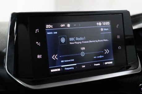 Peugeot 208 PURETECH ALLURE PREMIUM S/S 40