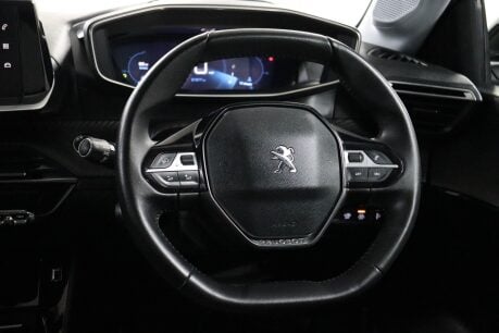 Peugeot 208 PURETECH ALLURE PREMIUM S/S 46