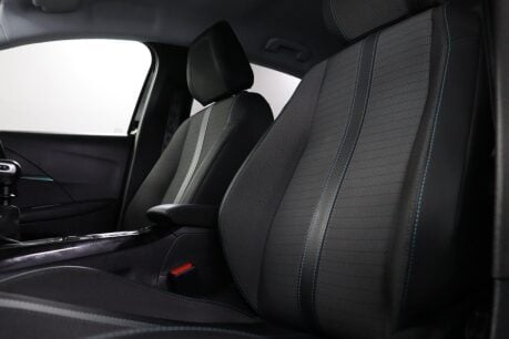 Peugeot 208 PURETECH ALLURE PREMIUM S/S 36