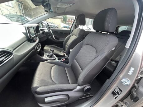 Hyundai i30 CRDI SE NAV 19