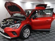 Renault Captur ICONIC TCE 11