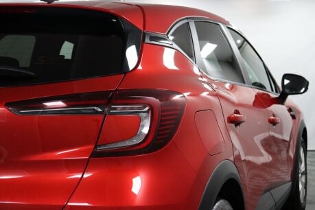 Renault Captur ICONIC TCE 45