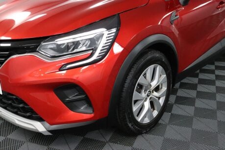 Renault Captur ICONIC TCE 44