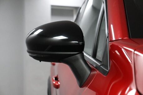 Renault Captur ICONIC TCE 38