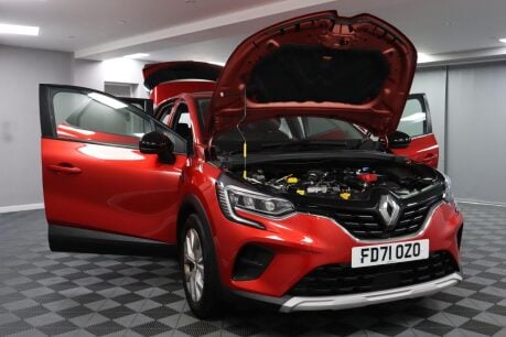 Renault Captur ICONIC TCE 7