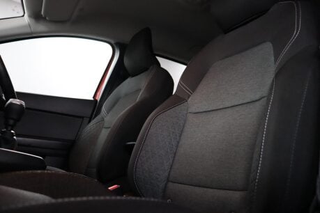 Renault Captur ICONIC TCE 41