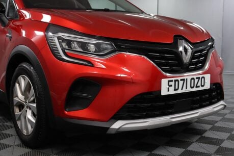 Renault Captur ICONIC TCE 15