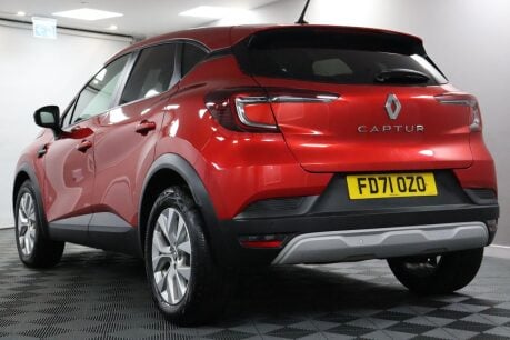 Renault Captur ICONIC TCE 23
