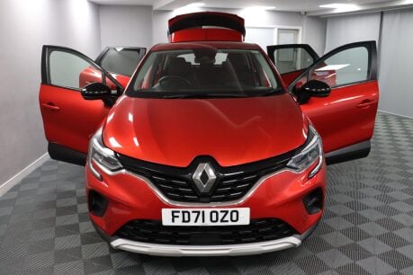 Renault Captur ICONIC TCE 9