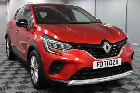 Renault Captur ICONIC TCE 8