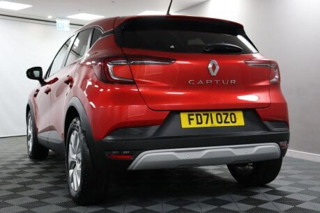 Renault Captur ICONIC TCE 22